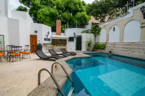 Beautiful 6 Bedroom Mansion in Bocagrande - Image 2