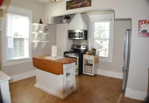 BRAND NEW DOWNTOWN HOUSE SLEEPS 5 HIGH END LUXURY - Image 3
