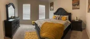 Cozy home with theatre room near Lake Houston - Image 2