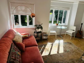 Stylish, Peaceful 2-Bed Flat with Free Parking - Image 2