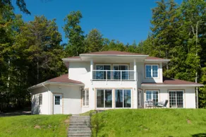 Scenic Lakefront Suite with Private Jacuzzi - Image 2