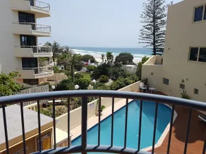 Sunny One-Bedroom Apartment Right on the Beach - Image 3