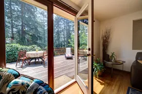 Central Sammamish Home With Private Setting - Image 5