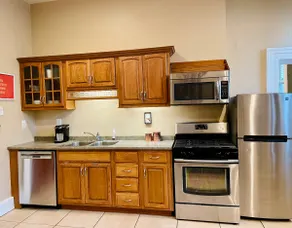 Studio Apartment on Main Street near W&J - Image 5