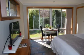 Best of Both Worlds Studio Apartment - Image 2