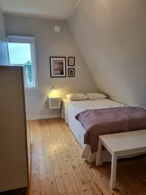 Nice attic apartment with balcony and free parking - Image 4