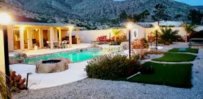 ERSTAUNLICHER BLICK & HINTERGARTEN MIT RIESIGEM POOL, SCHÖNES HAUS MIT SITZPLÄTZEN ÜBER 1500SF - Image 3