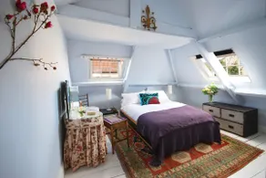 Charming Cottage in the Heart of Frome with parking - Image 4