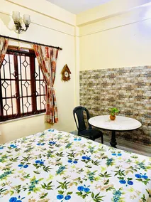Spacious apt with Antique Furniture ,AC & Kitchen - Image 4