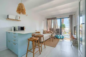 Pharus: Retro Beach Home. New Heated Pool - Image 2