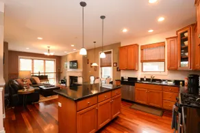 Little Italy/UIC 3 bdrm, 2.5 bath Condo - Image 4