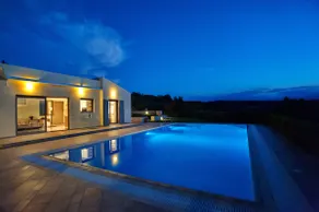 Aurora Residence with Pool and Tennis Court - Image 5