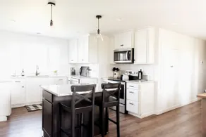 Skagit Valley Farmhouse Loft. Wide Open Spaces and Stunning Balcony Views! - Image 5