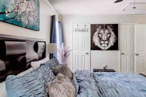 Modern Townhouse ~ King Bed ~ Fast Wifi ~ Pets OK! - Image 4