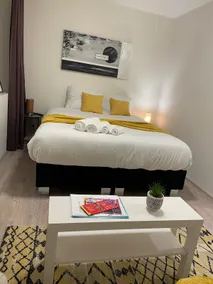 * * I(h)Art Suite | Stylish 2BR Amsterdam Stay - Image 3
