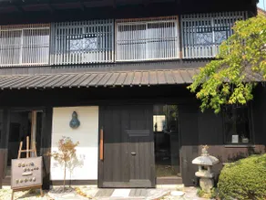 stylish japanese beach house - Image 3