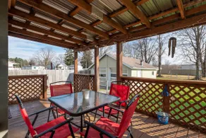 Comfy and homey like grandmas, fenced yard - Image 3