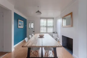Spacious House Large Patio & Free Parking - Image 3