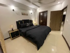 Freddy's Royal Family Apartments - Image 2