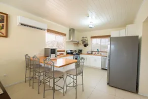 Luxurious 3 Bedroom Hidden Gem. - Image 4