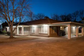 Oakwood Manor - Steps to Oaklawn, minutes to Downtown, Lakes, More - Image 2