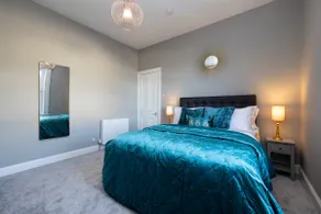 Stylish George Street Apartment - Image 5