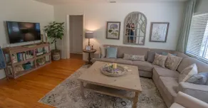 Southern California Cozy Lavender Cottage - Image 3