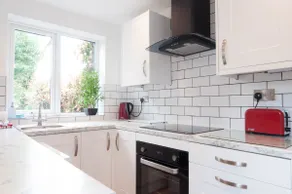The Comet - A Home with 4 Bedrooms and 3 Bathrooms near Alton Towers for You - Image 3