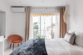 Upscale apartment with panoramic balcony - Image 3