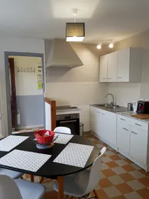 50 m² house with small fenced garden - Image 4