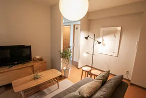 10-minute walk to Otaru Canal and Sakaimachi-dori | Adjacent to Suitengu Shrine, 17-room unmanned hotel, B1 | 2 bedrooms, bathroom. - Image 3