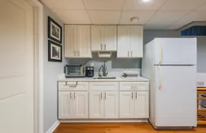 Modern Private Basement Suite - Image 4
