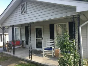 North Shore Cozy 2 bedroom with screened in porch - Image 2