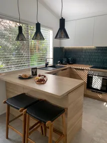 Inspiring, light-filled, modern unit - Image 3