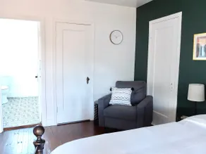 #9 walk to Downtown | Vintage 1938 hotel room - Image 4