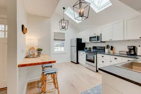Walk to Town/Golf Club - Renovated Edgartown Home - Image 3