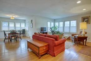 The Garden House 3BR/2BA minutes from UIUC&Stadium - Image 2