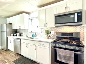 NEW Kitchen - Record Player- close to Park! - Image 3