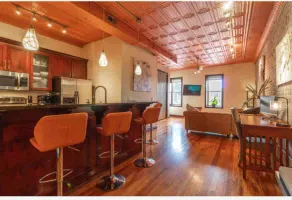 Contemporary apartment on the square! - Image 4