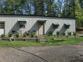 Lakefront with pool table - Image 3