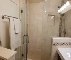 Nicely tucked away suite with private entry. - Image 4