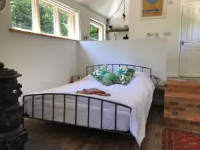Amazing setting, countryside, perfect location - Image 3