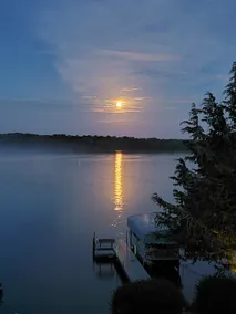 Large Family Lake Oasis with exquisite log furniture charm! - Image 4