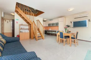 Modern new flat for 4 + 2 person near city center - Image 5