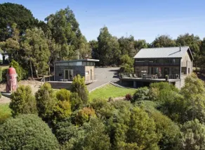 Unique Boutique Cottage with Ocean Views. - Image 2