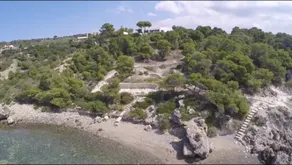 Villa with secluded beach just underneath - Image 3