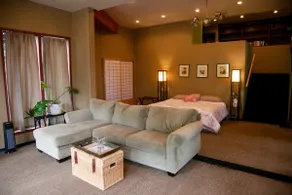 Treehouse Library Guest Suite - Image 4