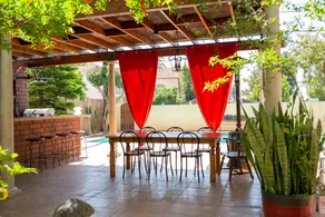Charming Poolside Guest House - Image 3