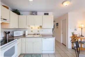 Coastal Retreat Near Siesta Key - Image 4