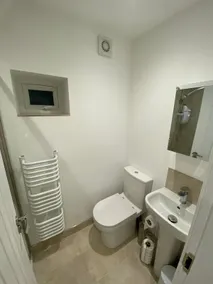 Contemporary, stylish, studio apartment - Image 4